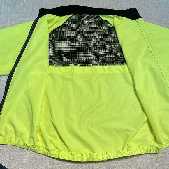 Hind Cycling wind jacket / lightweight windbreaker visible neon yellow M’s Small - Picture 3 of 12